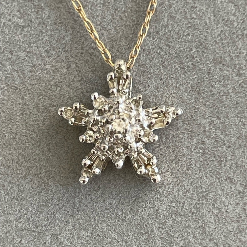 Vintage Two Tone 10K Gold Diamond Star Pendent Necklace